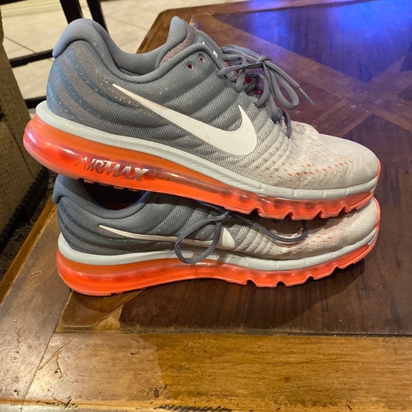 Nike Shoes - Nike Women Air Max